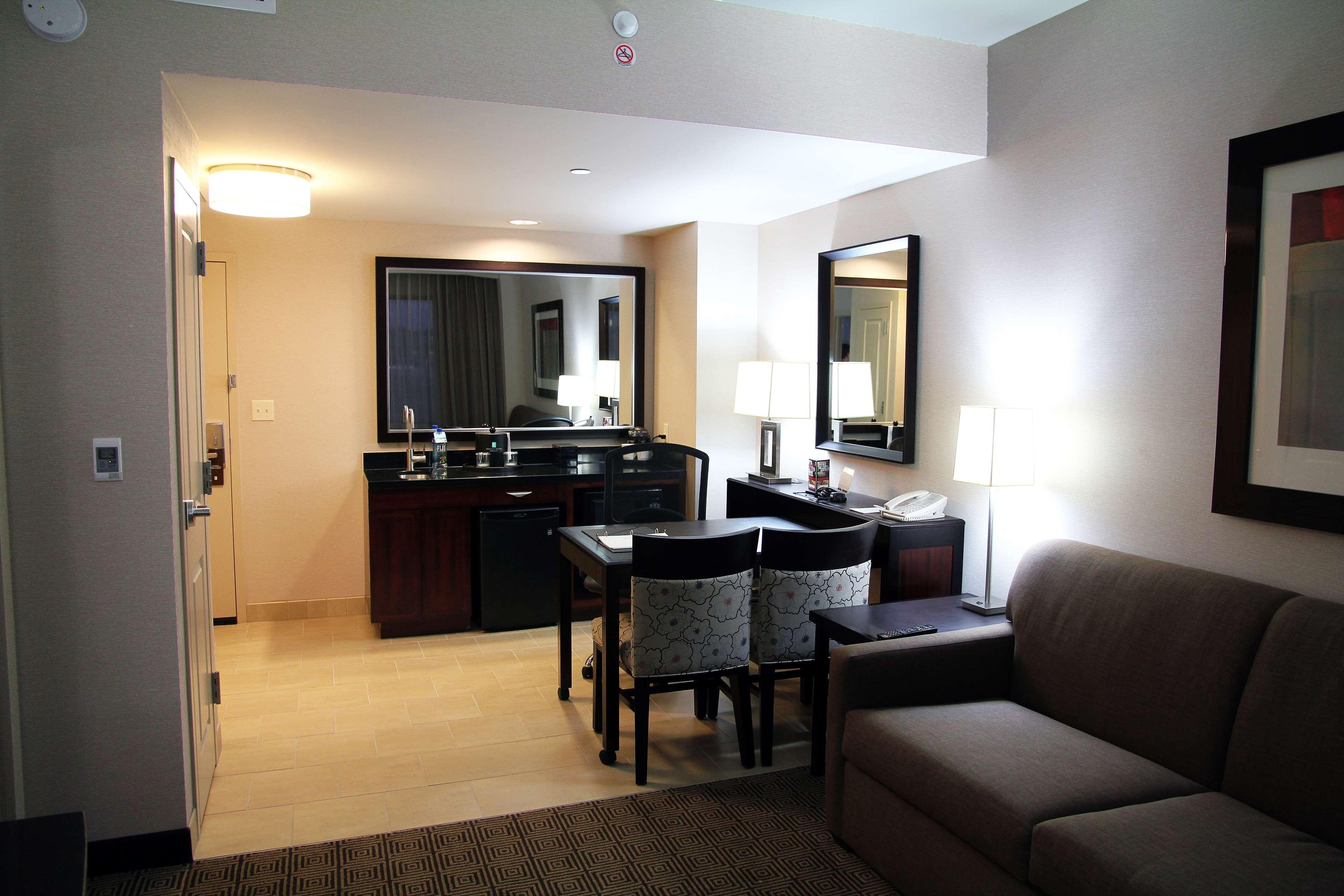 Embassy Suites Ontario - Airport Oda fotoğraf