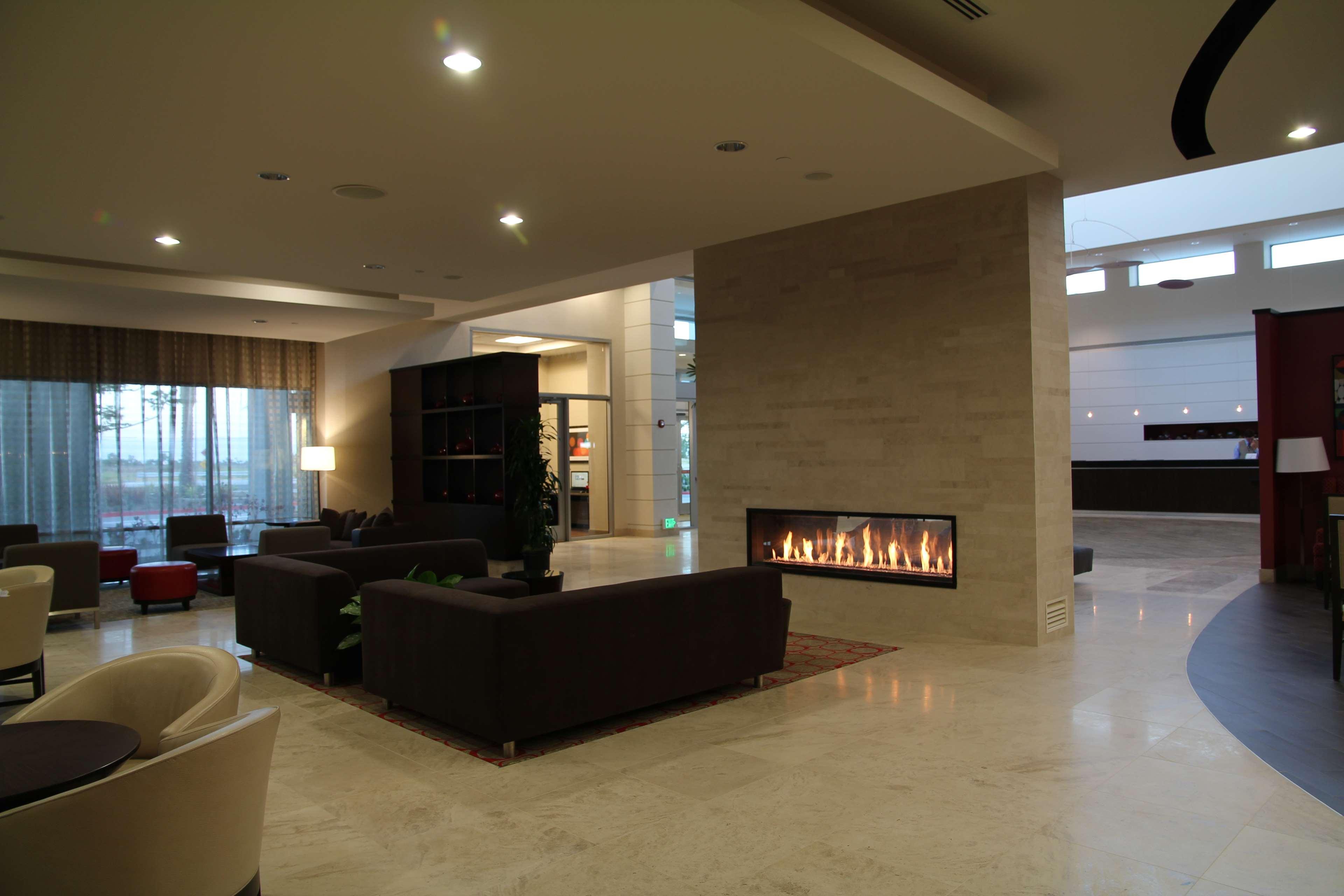 Embassy Suites Ontario - Airport İç mekan fotoğraf