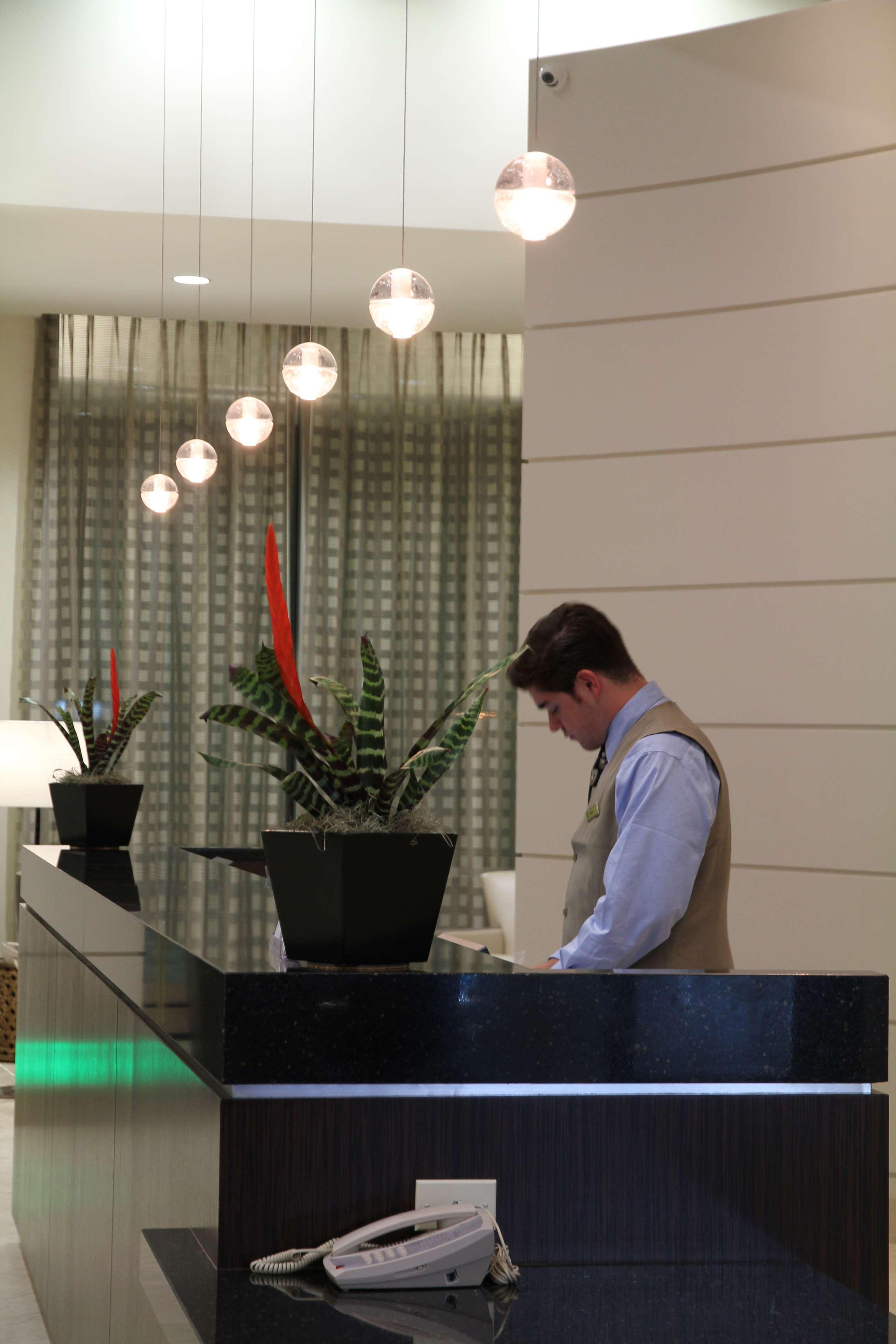 Embassy Suites Ontario - Airport İç mekan fotoğraf