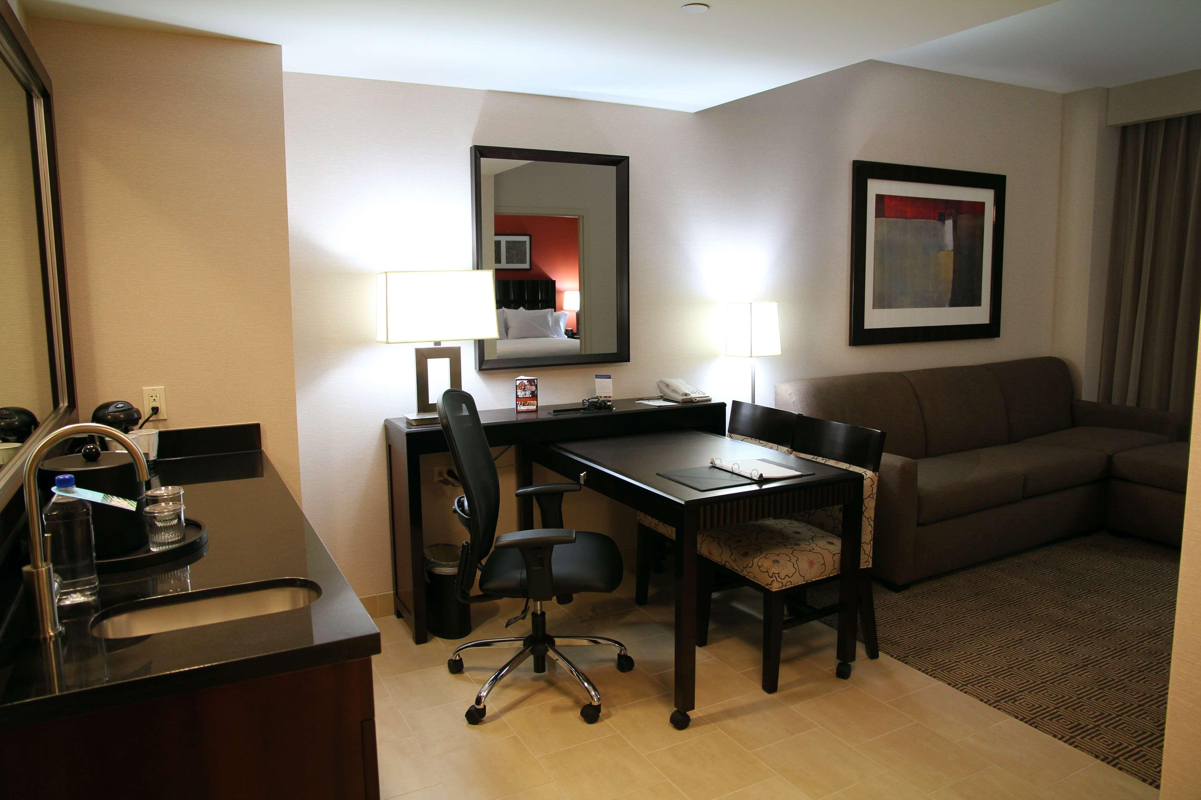 Embassy Suites Ontario - Airport Oda fotoğraf